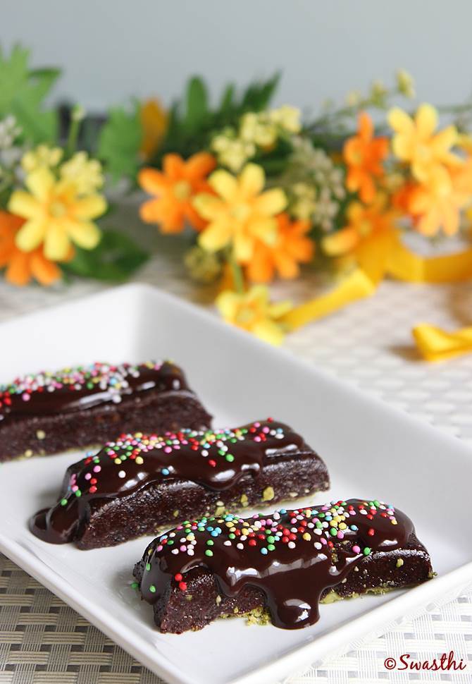 Date and nut chocolate bars healthy, vegan, raw, no sugar energy bars