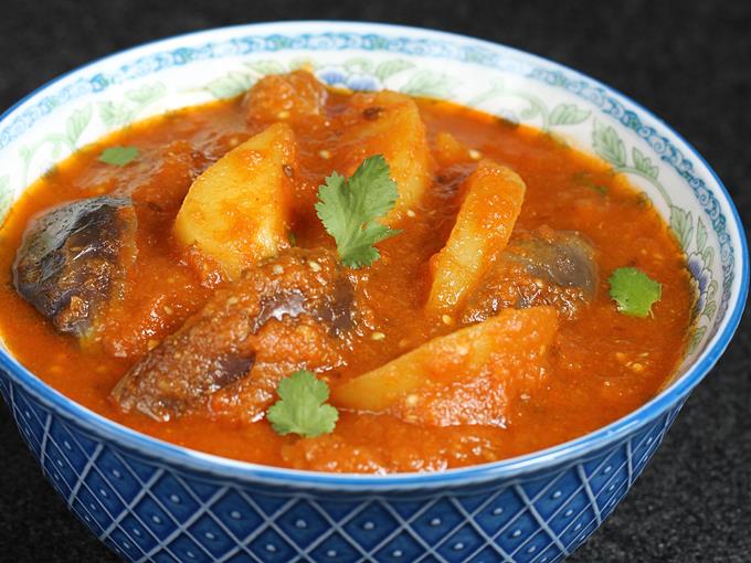 Aloo Baingan Masala Recipe Swasthi S Recipes