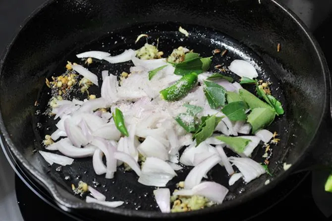 frying curry leaves for aloo bonda recipe