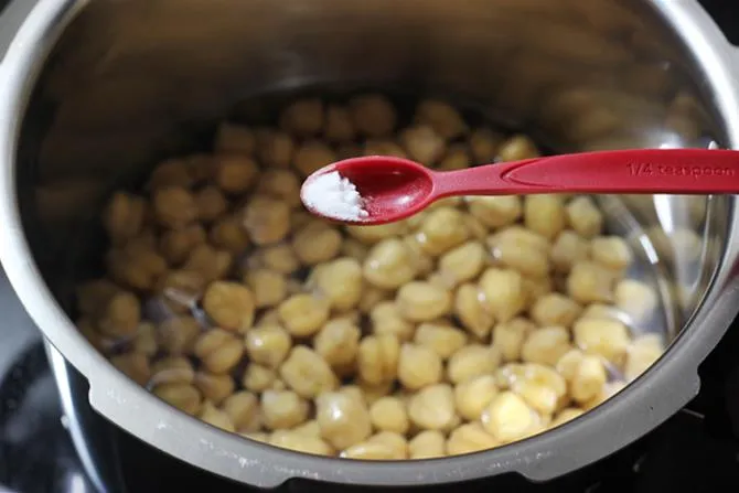 pressure cooking channa to make dry chana 02