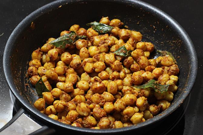 Dry chana  stir fried chickpeas    Swasthi s Recipes - 94