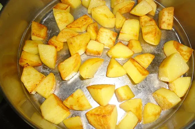 frying potatoes for dum aloo biryani