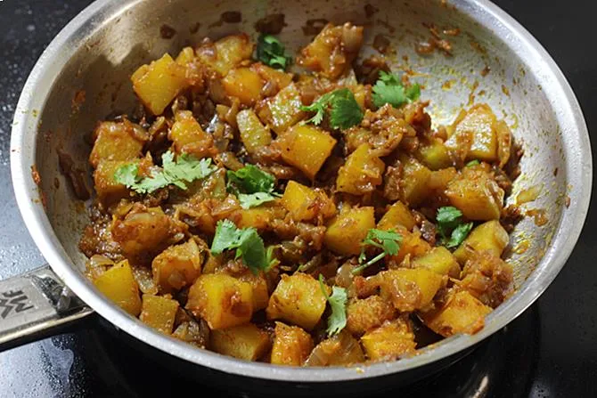 Garnish with coriander leaves