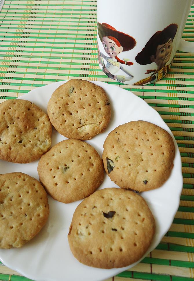 wheat-paneer-biscuit-recipe-eggless-wheat-crackers-recipe