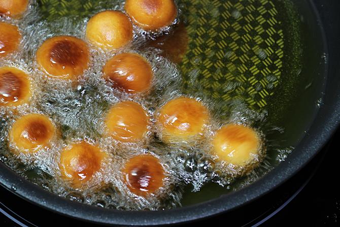 Gulab Jamun Recipe With Milk Powder Or Khoya Swasthi S Recipes