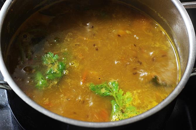 simmering water to make tomato rasam