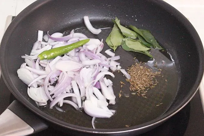 tempering with curry leaves spices to make soya chunks fry recipe