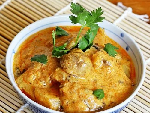 Aloo Mushroom Curry Recipe |  Potato Mushroom Gravy