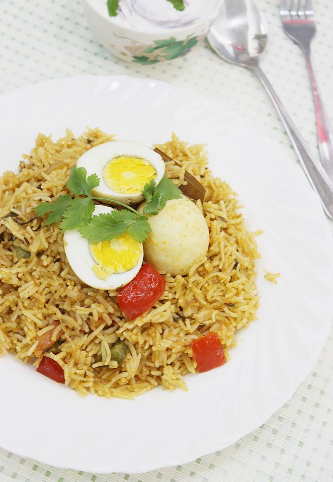 Egg biryani recipe | How to make easy egg biryani in pressure cooker