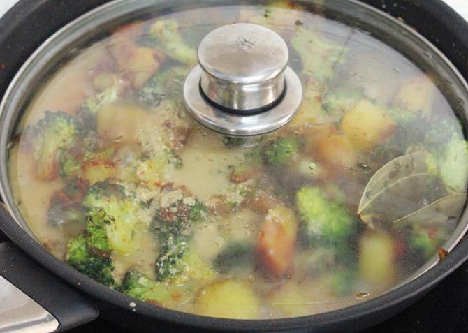 cooking covered to make broccoli gravy curry recipe