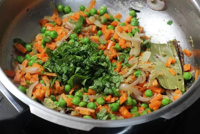 coriander mint for making paneer pulao for kids