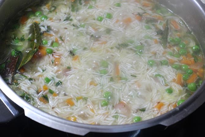  cuisson du riz pour la recette de paneer pulao