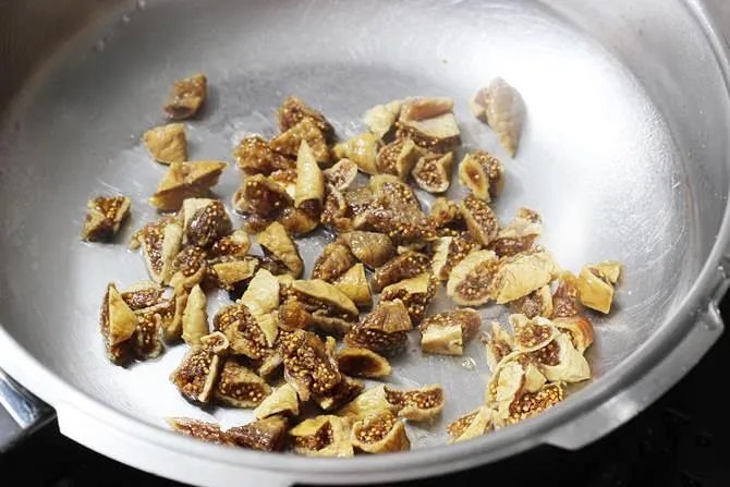 sprinkling water to figs to soften for making anjeer barfi recipe