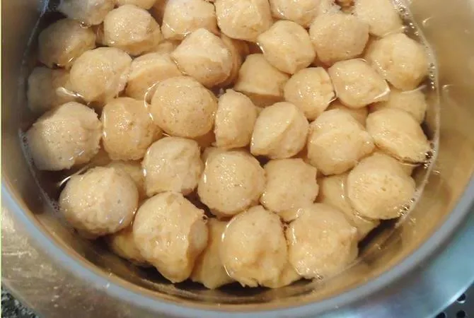 soaking soya chunks in hot water to make soya chunks recipe