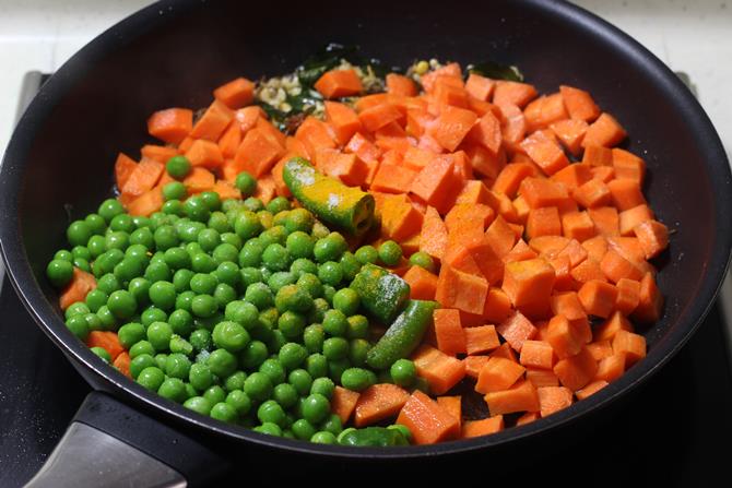 Carrot fry recipe | Dry carrot curry recipe | Peas carrot stir fry recipe