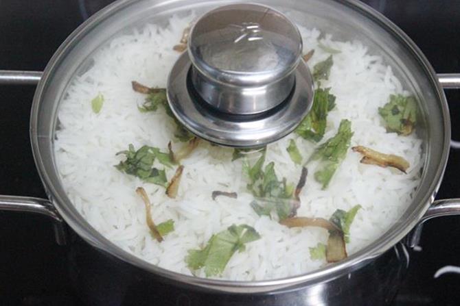 dum cook on a hot tawa to make mushroom biryani recipe