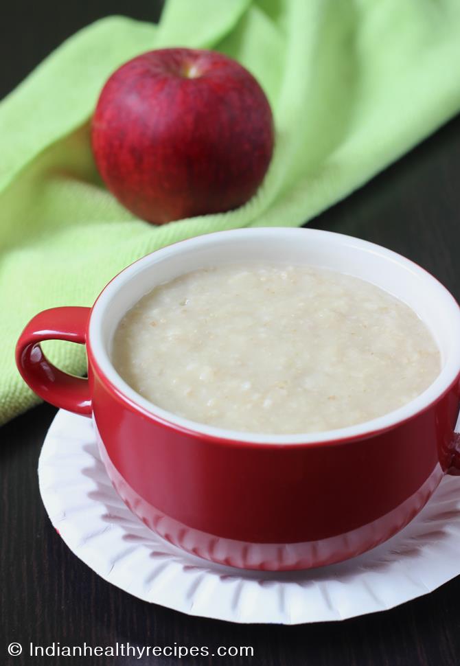 mixing baby food with oatmeal