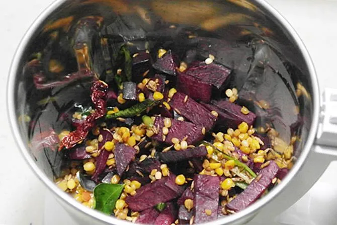 blending for beetroot chutney recipe