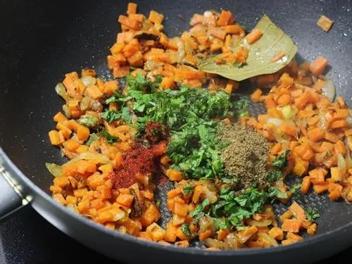 using spice powders for carrot rice 
