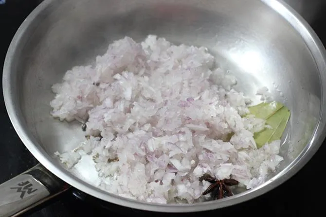 frying onions in oil