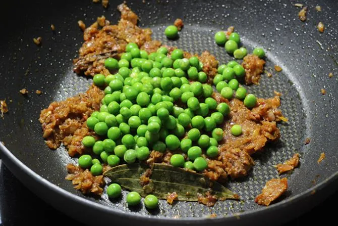 Green peas or soaked cashews