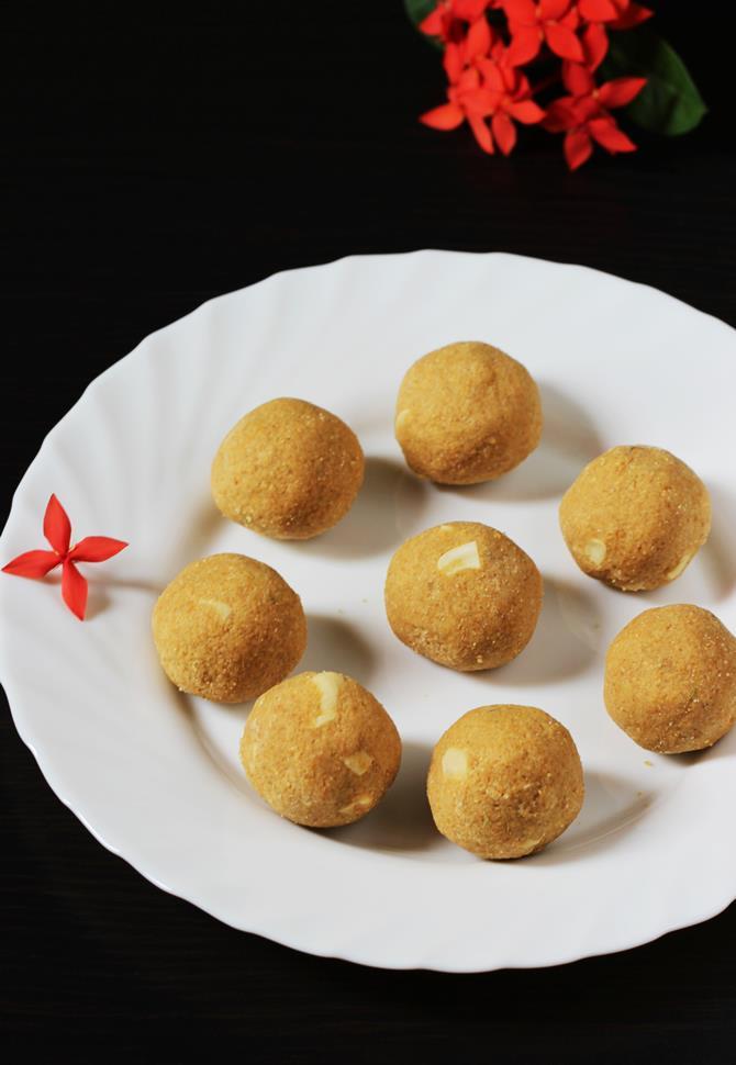 Besan ladoo recipe - Swasthi's Recipes