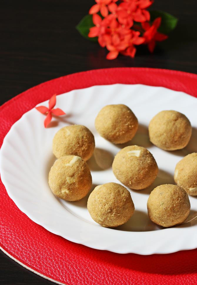 Besan ladoo recipe - Swasthi's Recipes