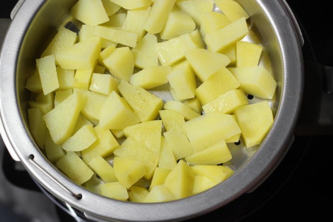 steaming potatoes for bread roll recipe