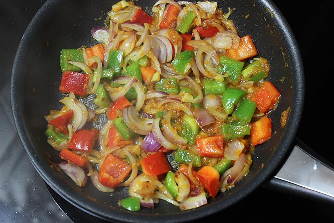 sauteing onions for pepper paneer recipe