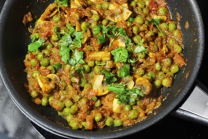 mushroom and green peas curry