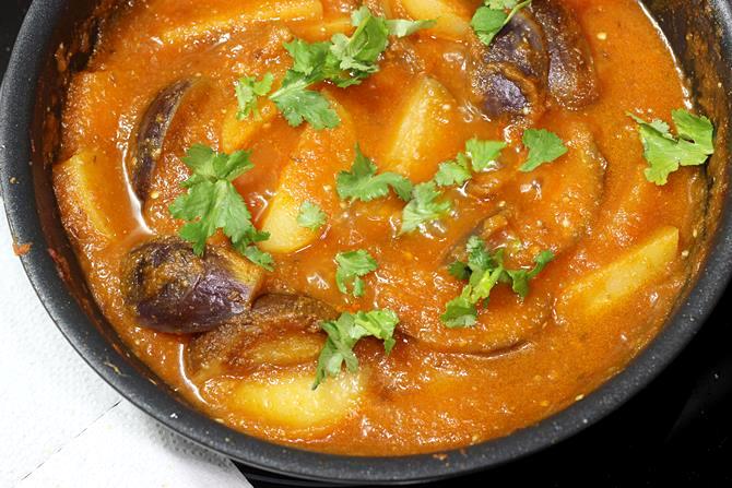 Aloo Baingan Masala Recipe Swasthis Recipes 6249