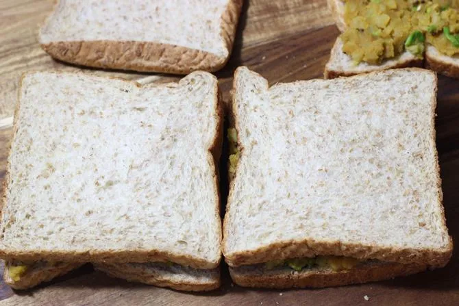 potato sandwiched bread pakora recipe