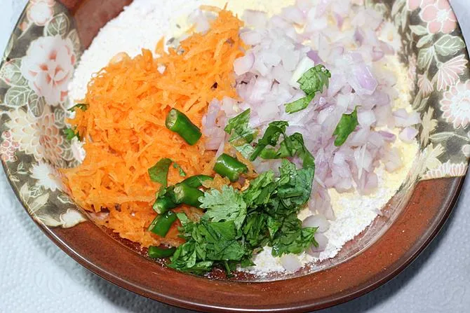 addition of carrots onions to make chilla recipe