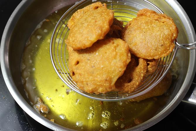 Aloo Pakora   Potato Pakora   Aloo Bajji - 7