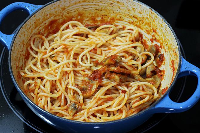 Mushroom Spaghetti Recipe   Swasthi s Recipes - 45