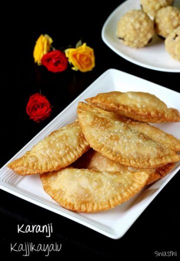 Karanji recipe video | Kajjikayalu recipe | How to make karanji recipe