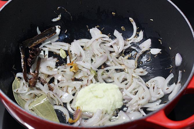 fry ginger garlic for tomato biryani recipe