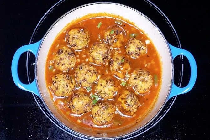 adding veg balls to make manchurian sauce