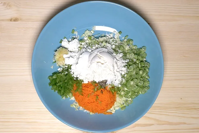 adding flour to vegetables to make veg manchurian recipe