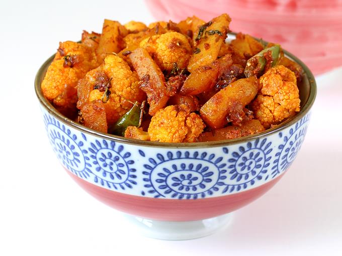 Aloo gobi dry recipe | How to make aloo gobi ki sabji | Cauliflower ...