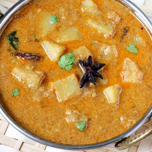 Potato Kurma (Aloo Kurma Recipe) - Swasthi's Recipes