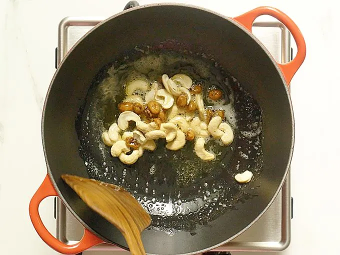 frying raisins to make rava kesari