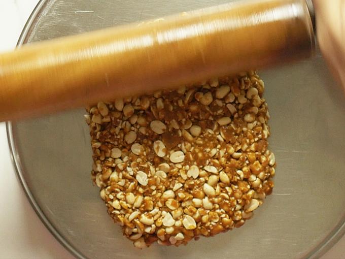 Peanut Chikki Recipe   Swasthi s Recipes - 17