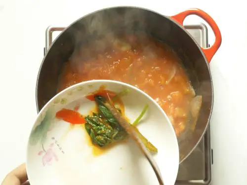 https://www.indianhealthyrecipes.com/wp-content/uploads/2019/02/tomato-soup-recipe-005.jpg.webp