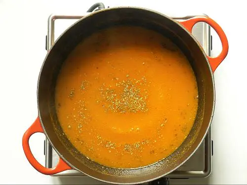 https://www.indianhealthyrecipes.com/wp-content/uploads/2019/02/tomato-soup-recipe-012.jpg.webp