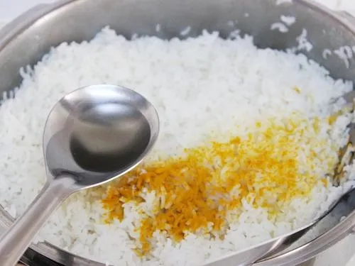 pouring oil over rice 