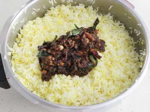 adding pulihora mix with rice