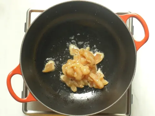 adding chicken to pan