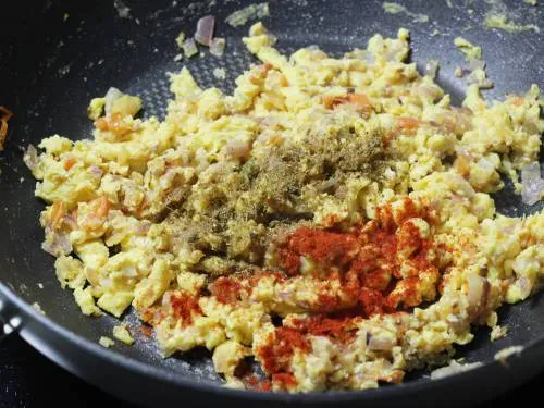 adding chilli powder and masala for egg bhurji