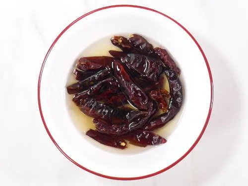 soaked red chilies in vinegar